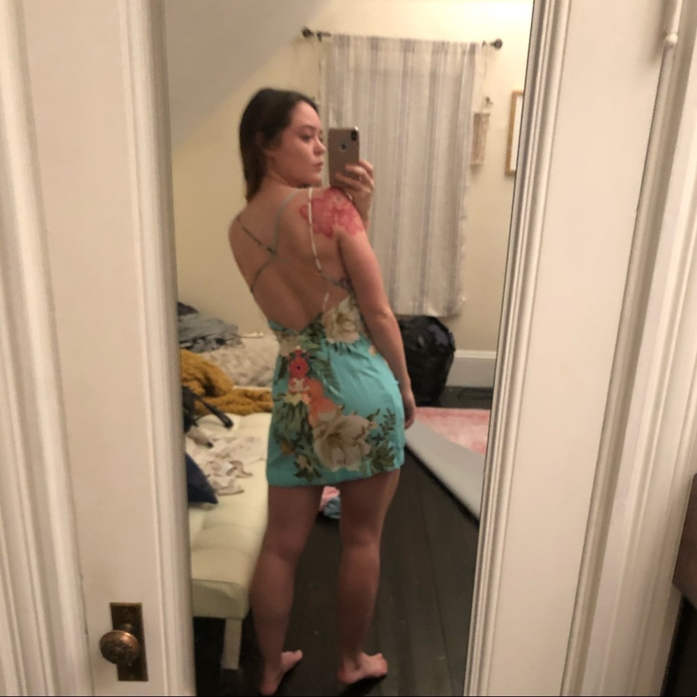 FARM Rio - Floral Open Back Flattering Mini Dress - Picture 7 of 7